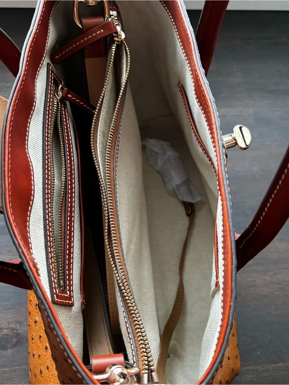 Dooney & Bourke Tan Ostrich-Embossed Leather handbag like NEW - Picture 3 of 6